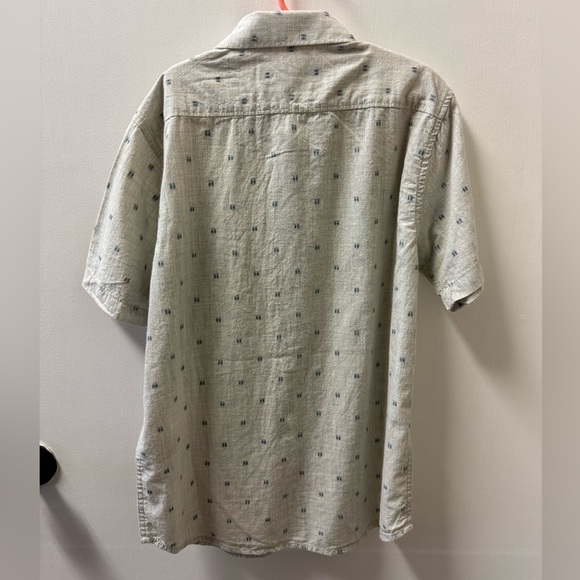 BNWT BOYS SIZE M BILLABONG DRESS SHIRT - Picture 2 of 2